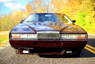 Illustration for article titled Evel Knievel Had An 8-Liter Aston Martin Lagonda And A Coffin Trailer